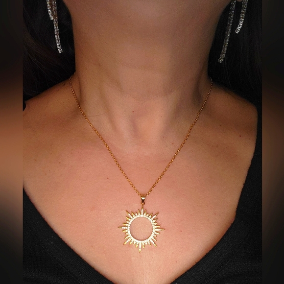 STUNNING SUNBURST PENDANT WITH SWAROVSKI CRYSTALS 14ktor Platinum/Rhodium Plated - Picture 6 of 6